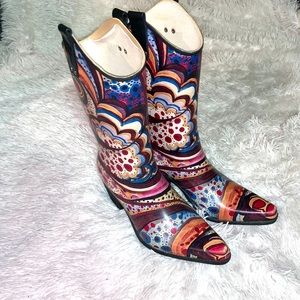Yippy. Size 9. Colorful cowboy style rain boot